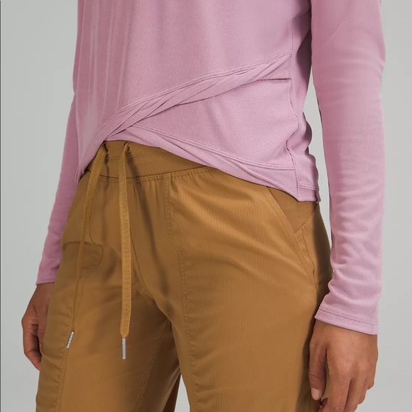 NWOT Do the Twist Lululemon top - Picture 3 of 3